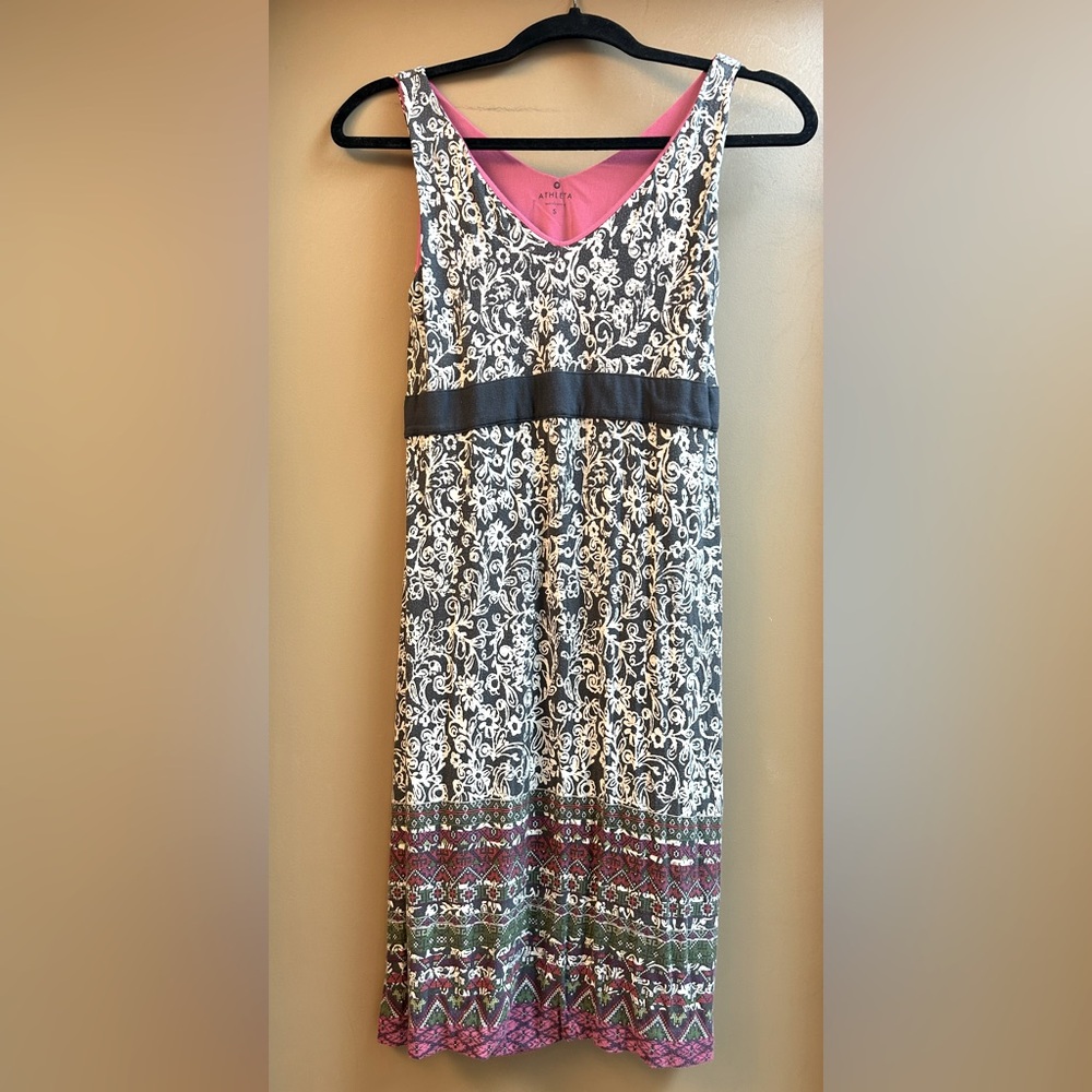Athleta Black and White Sleeveless V-Neck Sundress